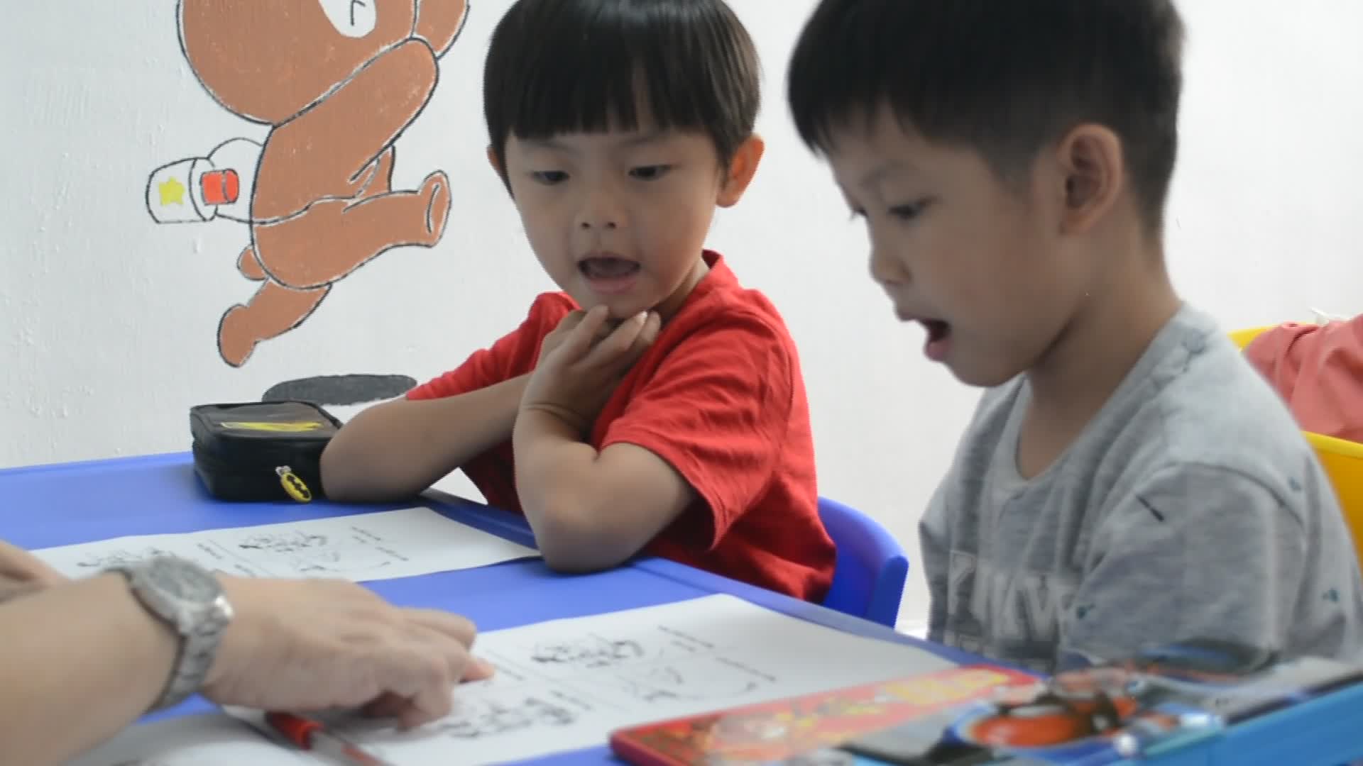 Kids learning to read with fun and engaging phonics programs